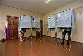 20 сентября 2021 г., Барнаул. Екатерина Смолихина   Детям – шарик, взрослым – бюллетени. Выборы - 2021 в Барнауле