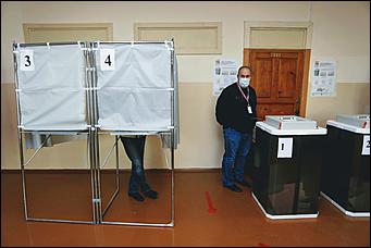 20 сентября 2021 г., Барнаул. Екатерина Смолихина   Детям – шарик, взрослым – бюллетени. Выборы - 2021 в Барнауле