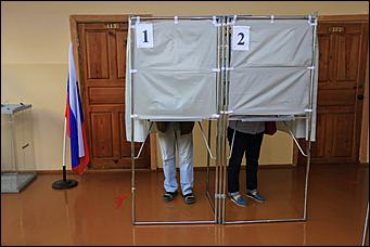 20 сентября 2021 г., Барнаул. Екатерина Смолихина   Детям – шарик, взрослым – бюллетени. Выборы - 2021 в Барнауле