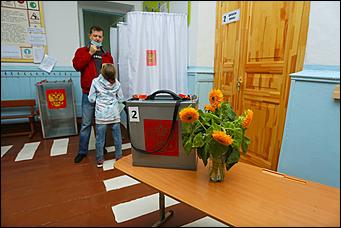 20 сентября 2021 г., Барнаул. Екатерина Смолихина   Детям – шарик, взрослым – бюллетени. Выборы - 2021 в Барнауле