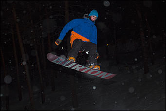 12 декабря 2015 г.   12 декабря 2015 года на склоне ГЛК "Авальман" с 17:00 прошел открытый чемпионат по сноуборду в дисциплине "Биг Эйр"