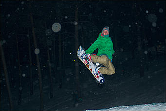 12 декабря 2015 г.   12 декабря 2015 года на склоне ГЛК "Авальман" с 17:00 прошел открытый чемпионат по сноуборду в дисциплине "Биг Эйр"