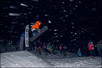 12 декабря 2015 г.   12 декабря 2015 года на склоне ГЛК "Авальман" с 17:00 прошел открытый чемпионат по сноуборду в дисциплине "Биг Эйр"