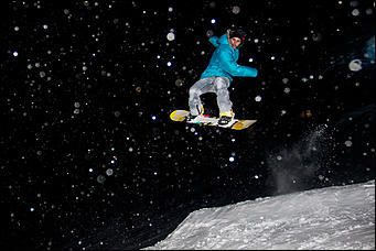 12 декабря 2015 г.   12 декабря 2015 года на склоне ГЛК "Авальман" с 17:00 прошел открытый чемпионат по сноуборду в дисциплине "Биг Эйр"