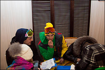 12 декабря 2015 г.   12 декабря 2015 года на склоне ГЛК "Авальман" с 17:00 прошел открытый чемпионат по сноуборду в дисциплине "Биг Эйр"