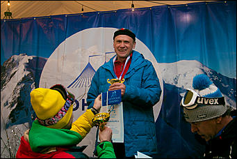 12 декабря 2015 г.   12 декабря 2015 года на склоне ГЛК "Авальман" с 17:00 прошел открытый чемпионат по сноуборду в дисциплине "Биг Эйр"