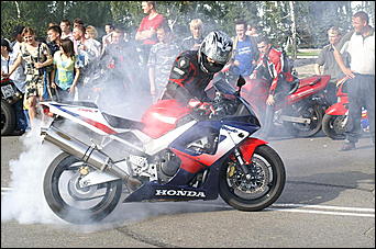 13 июля 2007 г., Барнаул   Сибирское байк-шоу "Без тормозов"