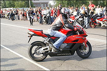 13 июля 2007 г., Барнаул   Сибирское байк-шоу "Без тормозов"