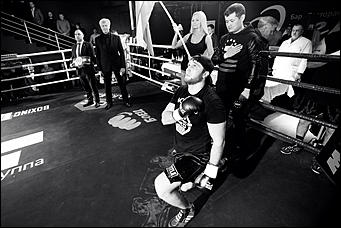 2 декабрь 2016 г., Барнаул © Амител Вячеслав Мельников   Девушки и бокс: "Великий бой на Алтае" прошел в Барнауле без Валуева