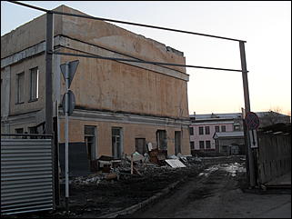 3 апрель 2012 г., Барнаул   Демонтаж "ОКТЯБРЬСКОГО РАЙОНА" Барнаула