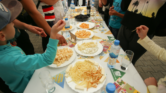 24 августа 2019 г., Барнаул   10 тонн сыра, 20 тысяч гостей: как в Барнауле прошел фестиваль "Дни алтайского сыра"