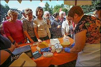 24 августа 2019 г., Барнаул   10 тонн сыра, 20 тысяч гостей: как в Барнауле прошел фестиваль "Дни алтайского сыра"