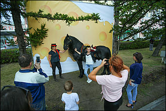 24 августа 2019 г., Барнаул   10 тонн сыра, 20 тысяч гостей: как в Барнауле прошел фестиваль "Дни алтайского сыра"