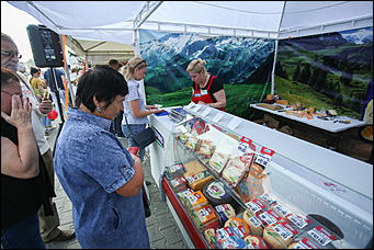 24 августа 2019 г., Барнаул   10 тонн сыра, 20 тысяч гостей: как в Барнауле прошел фестиваль "Дни алтайского сыра"