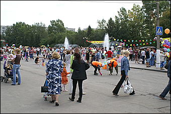 23 августа 2009 г., Барнаул   Праздник цветов и парад невест в Барнауле