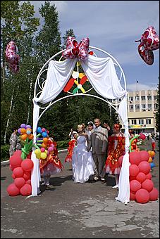 23 августа 2009 г., Барнаул   Праздник цветов и парад невест в Барнауле
