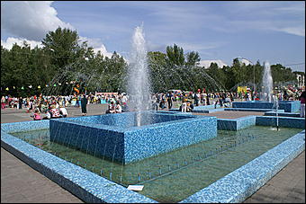 23 августа 2009 г., Барнаул   Праздник цветов и парад невест в Барнауле