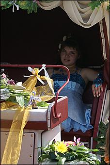 23 августа 2009 г., Барнаул   Праздник цветов и парад невест в Барнауле