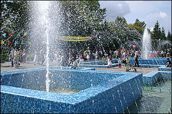 23 августа 2009 г., Барнаул   Праздник цветов и парад невест в Барнауле