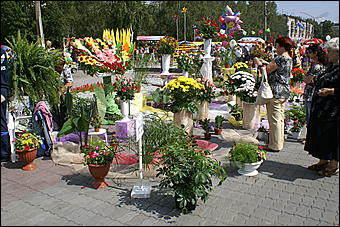 23 августа 2009 г., Барнаул   Праздник цветов и парад невест в Барнауле