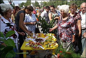 23 августа 2009 г., Барнаул   Праздник цветов и парад невест в Барнауле