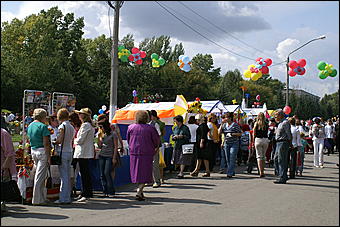 23 августа 2009 г., Барнаул   Праздник цветов и парад невест в Барнауле