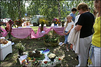 23 августа 2009 г., Барнаул   Праздник цветов и парад невест в Барнауле