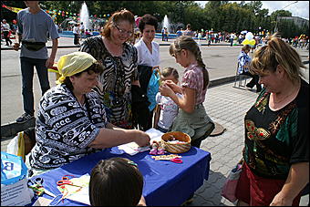 23 августа 2009 г., Барнаул   Праздник цветов и парад невест в Барнауле