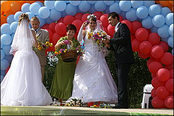 23 августа 2009 г., Барнаул   Праздник цветов и парад невест в Барнауле