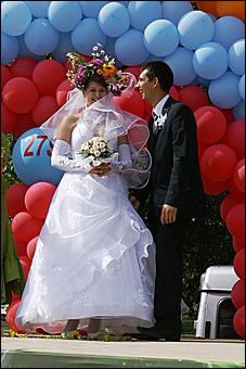 23 августа 2009 г., Барнаул   Праздник цветов и парад невест в Барнауле