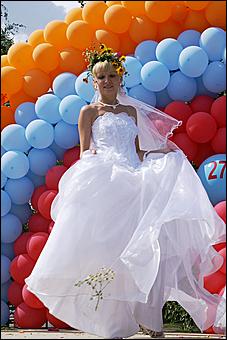 23 августа 2009 г., Барнаул   Праздник цветов и парад невест в Барнауле