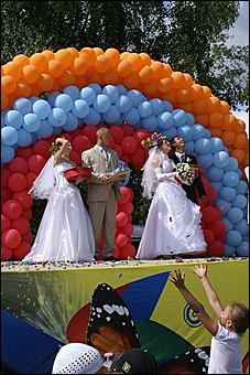 23 августа 2009 г., Барнаул   Праздник цветов и парад невест в Барнауле