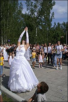 23 августа 2009 г., Барнаул   Праздник цветов и парад невест в Барнауле