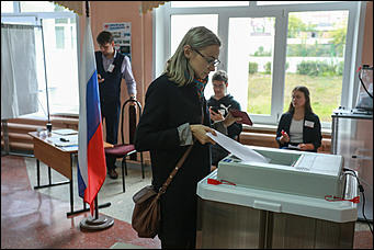 10 сентября 2017 г, Барнаул. Екатерина Смолихина   Шторки, бюллетени и колбаса: как в Барнауле прошел Единый день голосования
