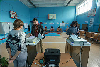10 сентября 2017 г, Барнаул. Екатерина Смолихина   Шторки, бюллетени и колбаса: как в Барнауле прошел Единый день голосования