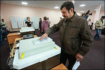 10 сентября 2017 г, Барнаул. Екатерина Смолихина   Шторки, бюллетени и колбаса: как в Барнауле прошел Единый день голосования