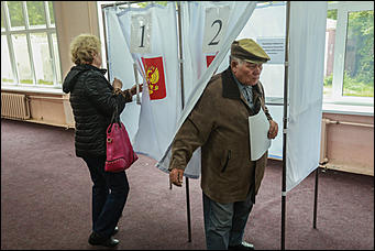 10 сентября 2017 г, Барнаул. Екатерина Смолихина   Шторки, бюллетени и колбаса: как в Барнауле прошел Единый день голосования