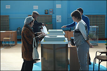 10 сентября 2017 г, Барнаул. Екатерина Смолихина   Шторки, бюллетени и колбаса: как в Барнауле прошел Единый день голосования