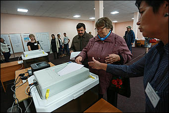 10 сентября 2017 г, Барнаул. Екатерина Смолихина   Шторки, бюллетени и колбаса: как в Барнауле прошел Единый день голосования