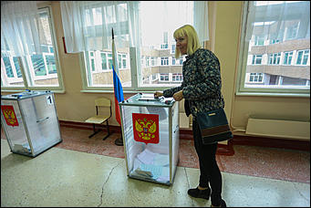 10 сентября 2017 г, Барнаул. Екатерина Смолихина   Шторки, бюллетени и колбаса: как в Барнауле прошел Единый день голосования