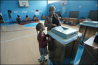 10 сентября 2017 г, Барнаул. Екатерина Смолихина   Шторки, бюллетени и колбаса: как в Барнауле прошел Единый день голосования