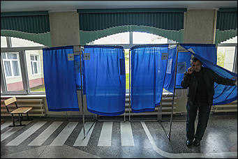 10 сентября 2017 г, Барнаул. Екатерина Смолихина   Шторки, бюллетени и колбаса: как в Барнауле прошел Единый день голосования