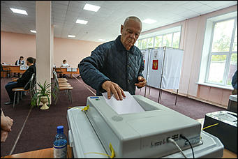 10 сентября 2017 г, Барнаул. Екатерина Смолихина   Шторки, бюллетени и колбаса: как в Барнауле прошел Единый день голосования