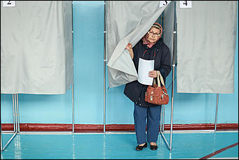 10 сентября 2017 г, Барнаул. Екатерина Смолихина   Шторки, бюллетени и колбаса: как в Барнауле прошел Единый день голосования