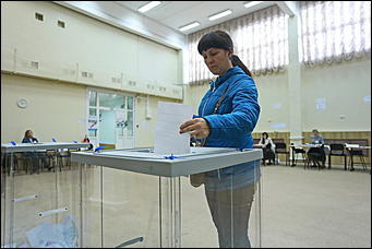 10 сентября 2017 г, Барнаул. Екатерина Смолихина   Шторки, бюллетени и колбаса: как в Барнауле прошел Единый день голосования