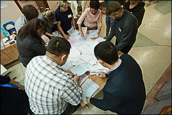 10 сентября 2017 г, Барнаул. Екатерина Смолихина   Шторки, бюллетени и колбаса: как в Барнауле прошел Единый день голосования