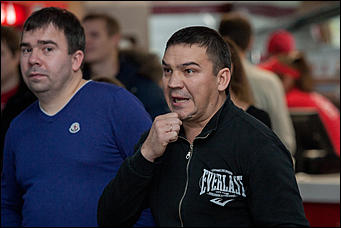 12 декабрь 2016 г., Барнаул © Амител Вячеслав Мельников   Левый – коронный, правый – похоронный. Встреча томских и алтайских кикбоксеров на ринге ТЦ "Арена". Фоторепортаж 