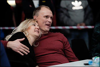 12 декабрь 2016 г., Барнаул © Амител Вячеслав Мельников   Левый – коронный, правый – похоронный. Встреча томских и алтайских кикбоксеров на ринге ТЦ "Арена". Фоторепортаж 