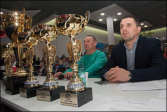 12 декабрь 2016 г., Барнаул © Амител Вячеслав Мельников   Левый – коронный, правый – похоронный. Встреча томских и алтайских кикбоксеров на ринге ТЦ "Арена". Фоторепортаж 