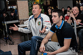 12 декабрь 2016 г., Барнаул © Амител Вячеслав Мельников   Левый – коронный, правый – похоронный. Встреча томских и алтайских кикбоксеров на ринге ТЦ "Арена". Фоторепортаж 